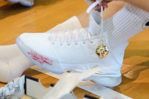 Giay Nike x Titan LeBron 19 Low 'Beyond The Seas' DV3334-100