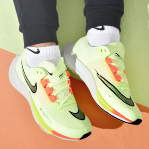 Alternative view of Giày Nike Air Zoom Rival Fly 3 'Barely Volt' CT2405-700