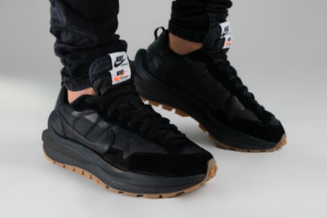 Alternative view of Giày Nike Sacai x VaporWaffle 'Black Gum' DD1875-001
