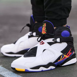 Giay Nike Air Jordan 8 'ThreePeat' 305381-142