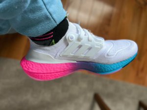 Giay Adidas Wmns UltraBoost 22 'White Gradient' GV8830