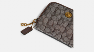 Tui Coach Dinky 18 In Signature Jacquard Quilting 'Oak Maple' C5281-B4S0M