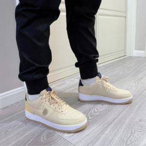 Alternative view of Giày Nike NBA x Air Force 1 '07 LV8 'Sesame University Gold' CT2298-200
