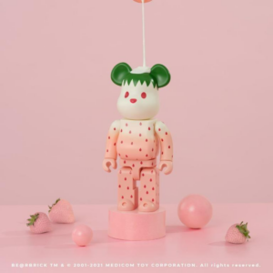 Alternative view of Mô Hình Bearbrick x Clot Summer Fruits Snow Strawberry