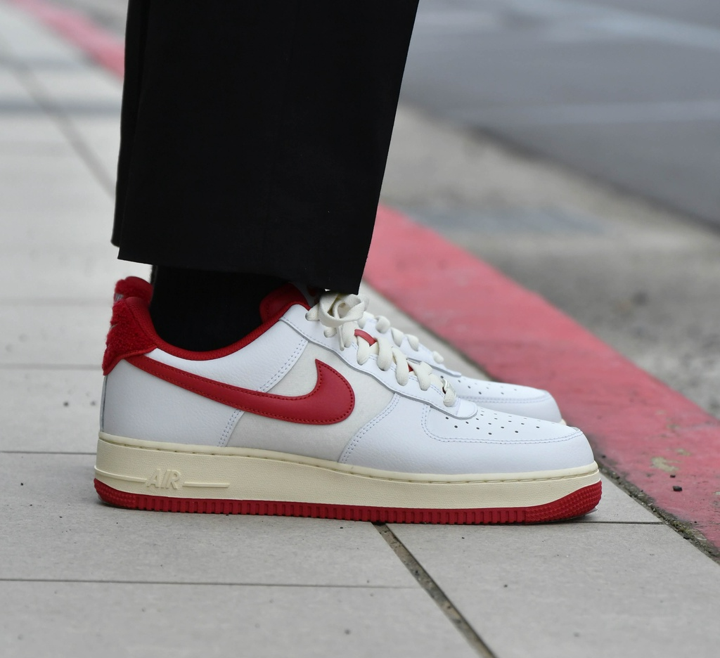 Nike Air Force 1 07 LV8 Gym Red DO5220-161