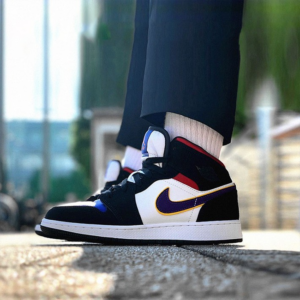 Alternative view of Giày Nike Air Jordan 1 Mid SE GS 'Rivals' BQ6931-005