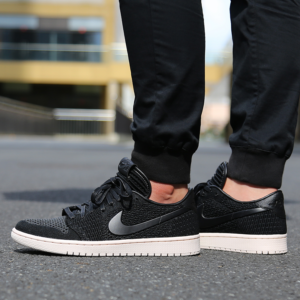 Alternative view of Giày Nike Air Jordan 1 Low Flyknit 'Black Guava Ice' AH4506-010