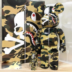 Alternative view of Mô Hình Bearbrick Mmj Mastermind Japan Vs Bape Yellow