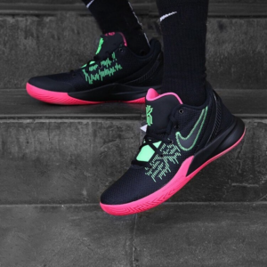 Alternative view of Giày Nike Kyrie Flytrap 2 'Black Hyper Pink' AO4436-005