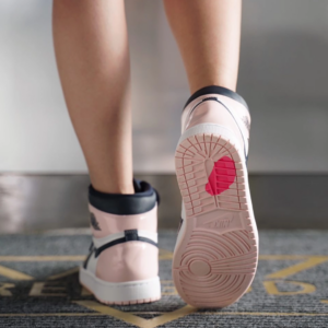 Giay Nike Air Jordan 1 Retro High OG SE 'Bubble Gum' DD9335-641