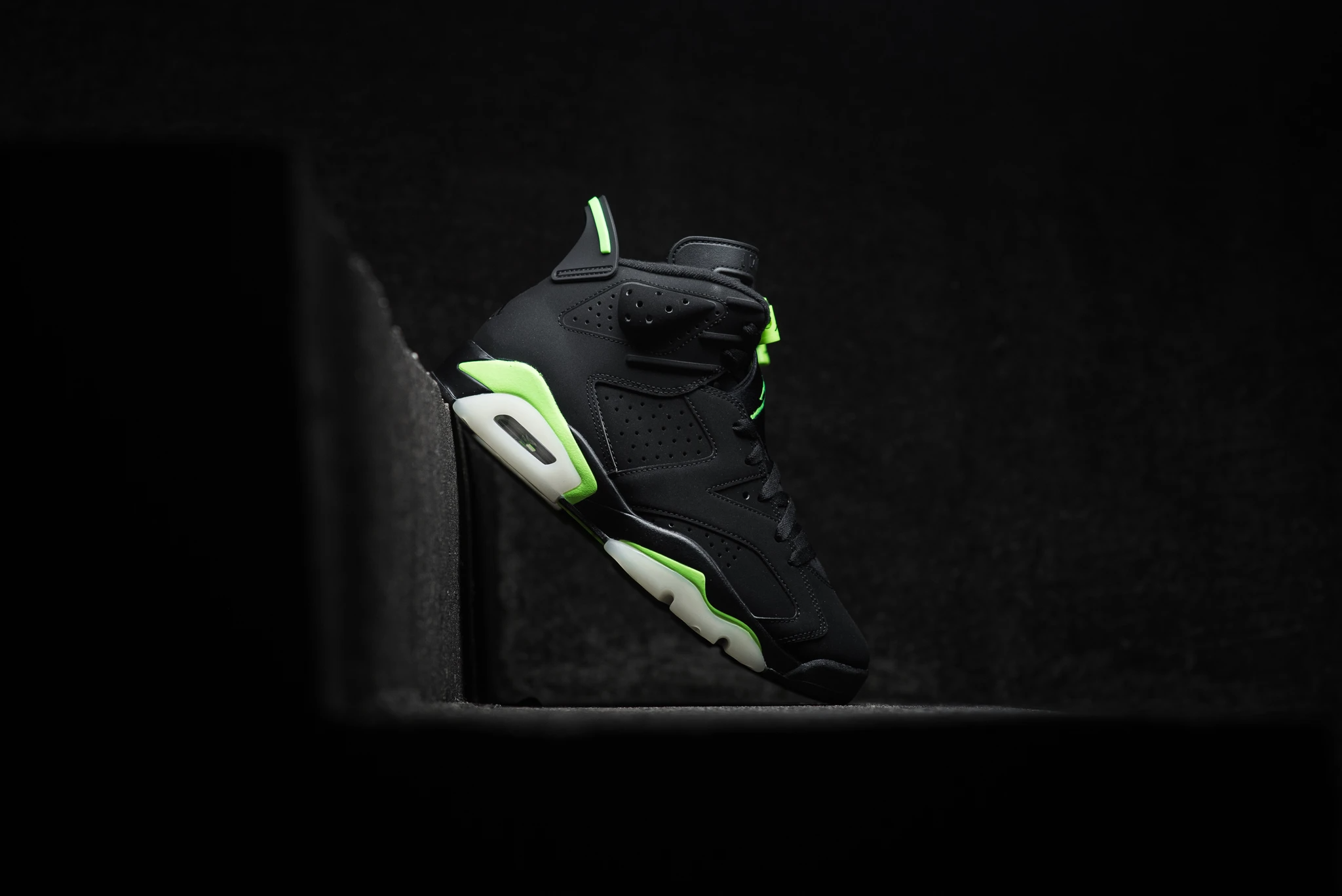 Giày Nike Air Jordan 6 Retro 'Electric Green' CT8529-003 - Ảnh 2