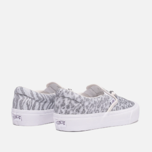 Giay Vans Needles x Vault Classic Slip-On V 'Animal Print White' VN0A3QXY2GT