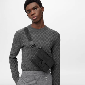 Alternative view of Túi Louis Vuitton S Lock Sling 'Black' M58487