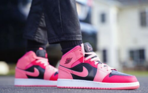 Alternative view of Giày Nike Air Jordan 1 Mid GS 'Coral Chalk' 554725-662