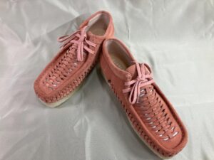 Giay Clarks x Supreme Woven Wallabee 'Pink' 261-60847