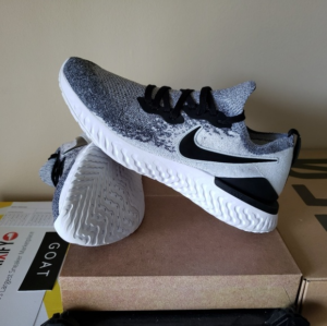 Alternative view of Giày Nike Epic React Flyknit 2 Oreo BQ8928-101