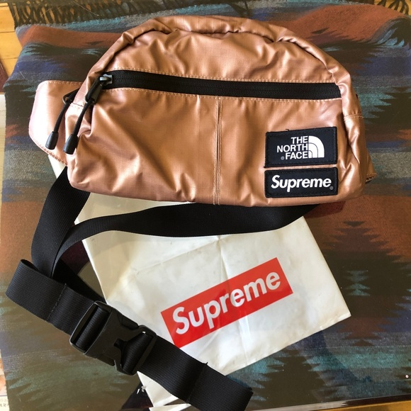 Túi Supreme The North Face Metallic Roo II Lumbar Pack Rose Gold