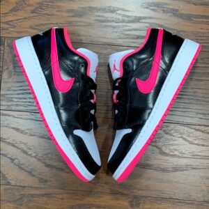Alternative view of Giày Nike Air Jordan 1 Low GS 'Black Hyper Pink' 554723-061