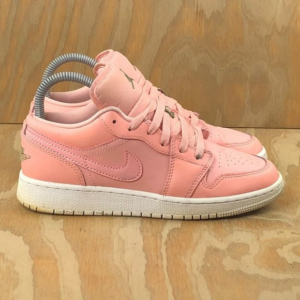Alternative view of Giày Nike Air Jordan 1 Low GS 'Bleached Coral' 554723-615