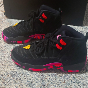 Alternative view of Giày Nike Air Jordan 12 Retro GS 'Doernbecher' AH6988-023