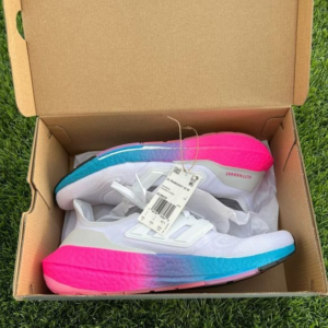 Giay Adidas Wmns UltraBoost 22 'White Gradient' GV8830