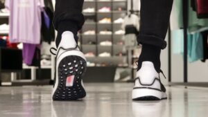 Alternative view of Giày Adidas UltraBoost 19 'Oreo' B37704