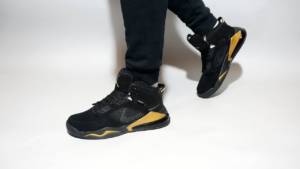 Giay Nike Air Jordan Mars 270 'Black Gold' CD7070-007