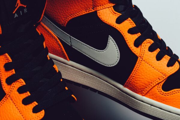 Giày Nike Air Jordan 1 Mid 'Black Cone' 554724-062 - Hình ảnh 6