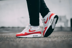 Alternative view of Giày Nike Wmns Air Max 1 'Habanero Red' 319986-035