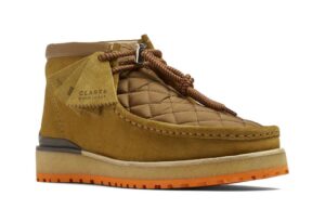 Giay Clarks x Moncler Monwallabee 'Oak Yellow' 261-71478