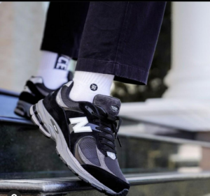 Alternative view of Giày New Balance 2002R 'Black Dark' M2002RR1