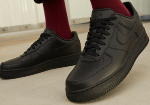Giay Nike Air Force 1 '07 'Fresh Triple Black' DM0211-001