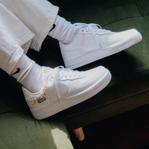 Alternative view of Giày Nike Wmns Air Force 1 '07 LX 'Lucky Charms' DD1525-100