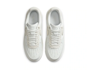 Giay Nike Air Force 1 Luxe 'Triple White' DD9605-100