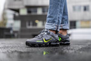 Alternative view of Giày Nike Air VaporMax 2019 'Cool Grey Volt Black' CV3417-001