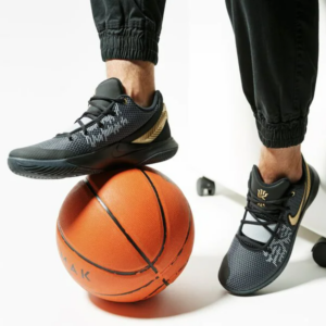 Alternative view of Giày Nike Kyrie Flytrap 2 EP 'Metallic Gold' AO4438-002