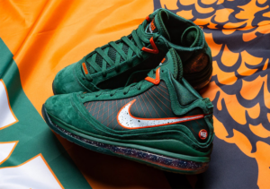 Giay Nike A&M University x LeBron 7 Retro 'Gorge Green' DX8554-300