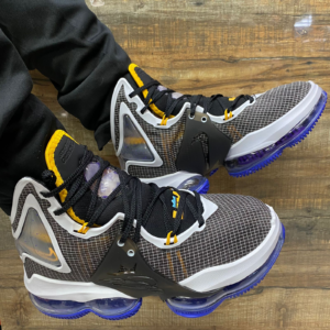 Giay Nike LeBron 19 'Graduate' CZ0203-002