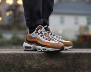 Alternative view of Giày Nike Air Max 95 Escape 718731-200