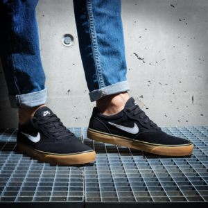 Giay Nike SB Chron 2 'Black Gum' DM3493-002