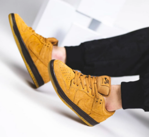 Alternative view of Giày Nike SB Dunk Low Pro 'Wheat Mocha' BQ6817-204