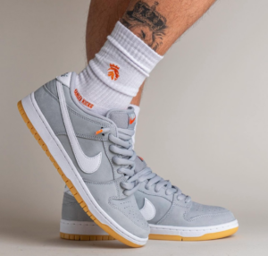 Giay Nike SB Dunk Low 'Orange Label Grey Gum' DV5464-001