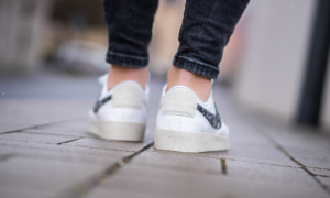 Alternative view of Giày Nike Wmns Blazer Low SE 'Recycled Wool Pack White Black' DA4934-100