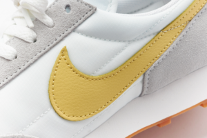 Giay Nike Daybreak 'Summit White Saturn Gold' CK2351-109