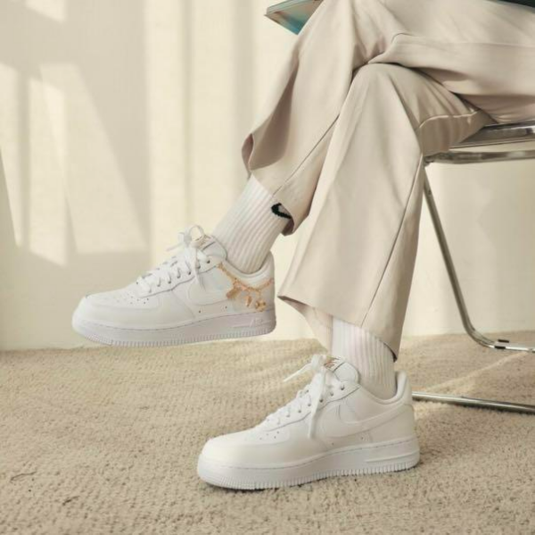 Giày Nike Wmns Air Force 1 '07 LX 'Lucky Charms' DD1525-100 - Hình ảnh 5