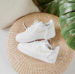 Giay Nike Air Force 1 'White Gold' DO9458-100