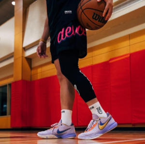 Giay Nike LeBron 20 'Violet Frost' DJ5423-500