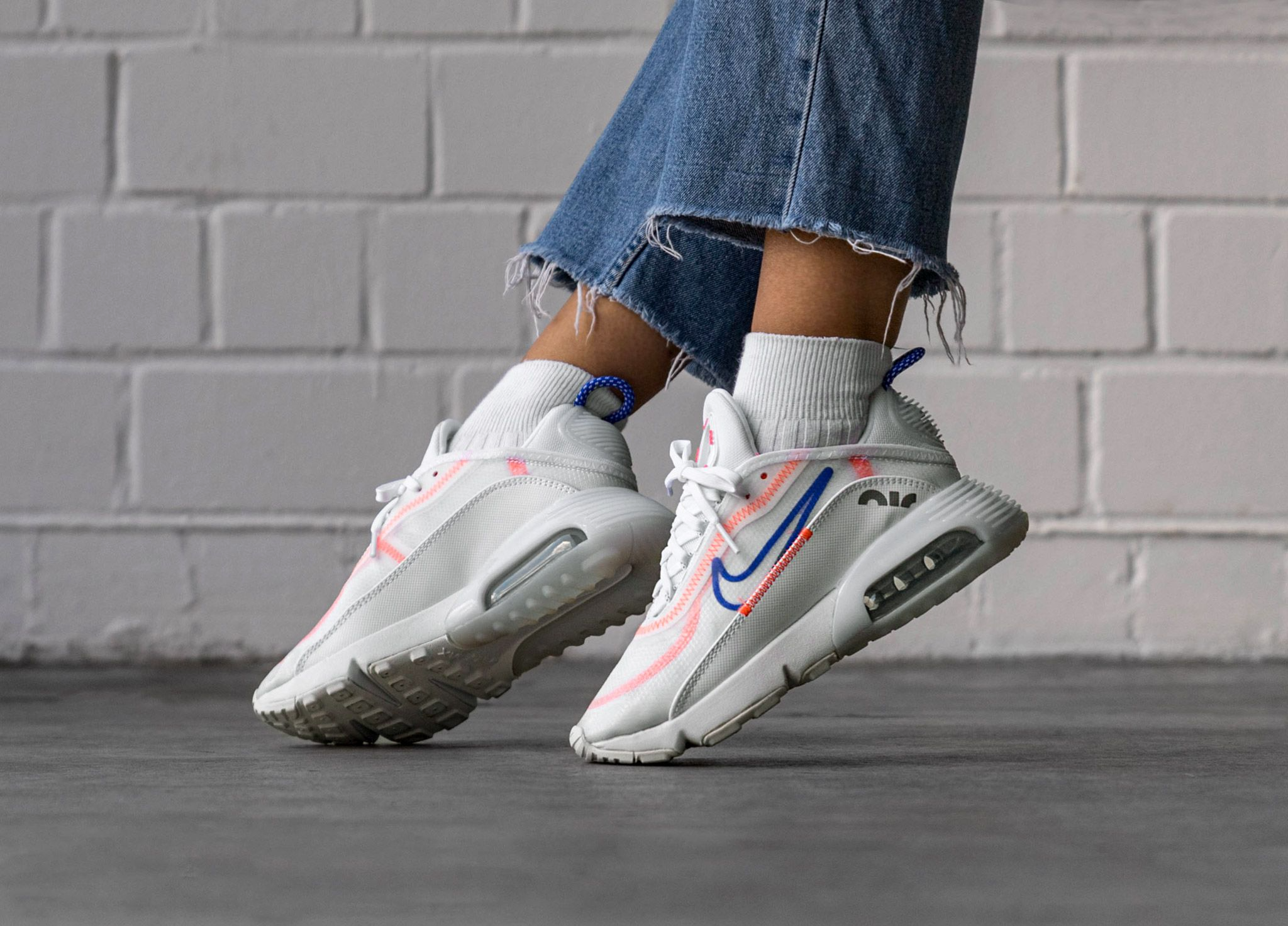 Giày Nike Wmns Air Max 2090 'White Flash Crimson' CT1290-100 - Ảnh 5