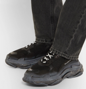 Alternative view of Giày Balenciaga Triple S Sneaker 'Triple Black' 2019  541624-W09O1-1000