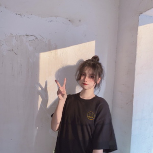 Alternative view of Áo Drew House Sketch Mascot Tee Black